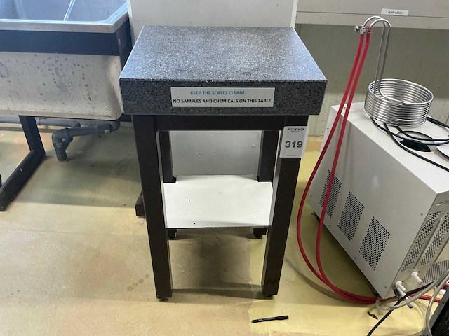 Granieten laboratoriumtafel - afbeelding 1 van  3