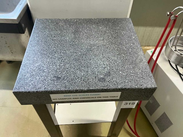 Granieten laboratoriumtafel - afbeelding 2 van  3