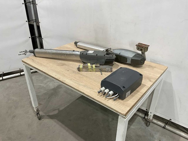 Granswingls - elektrische poort opener - afbeelding 1 van  7