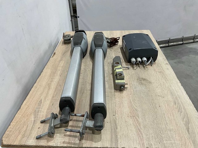 Granswingls - elektrische poort opener - afbeelding 3 van  7