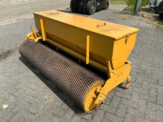 Gras zaaimachine - afbeelding 1 van  11