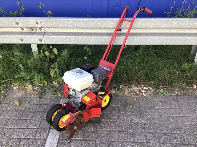 Grasboy kantensnijder met honda gx160 5.5pk motor - afbeelding 1 van  4