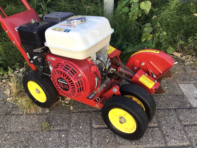 Grasboy kantensnijder met honda gx160 5.5pk motor - afbeelding 2 van  4