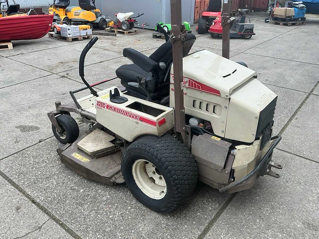 Grasshopper zero-turn zitmaaier - afbeelding 10 van  15