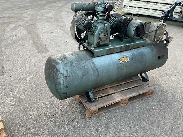 Grasso l830/8 luchtcompressor en voorraadtank - afbeelding 11 van  16