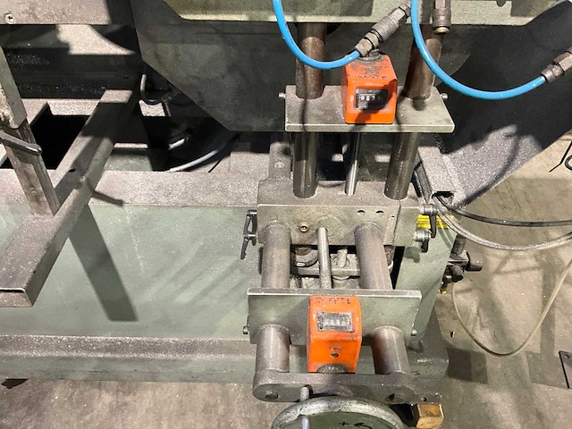 Graule uas raveelzaagmachine v.v. aanvoertafel - afbeelding 8 van  10