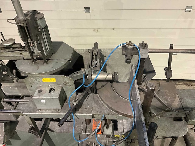 Graule uas raveelzaagmachine v.v. aanvoertafel - afbeelding 10 van  10