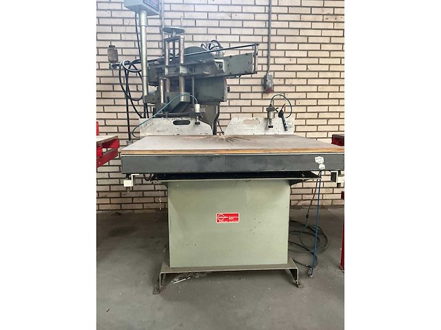 Graule verstek afkortcirkelzaagmachine v.v. aan- uitvoertafel - afbeelding 6 van  8