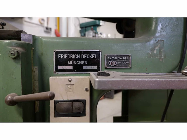Graveermachines en freesslijpmachine (3x) - afbeelding 4 van  7