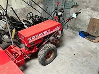 Gravely 12 professional werktuigdrager met veegborstel - afbeelding 2 van  9