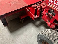 Gravely 12 professional werktuigdrager met veegborstel - afbeelding 6 van  9