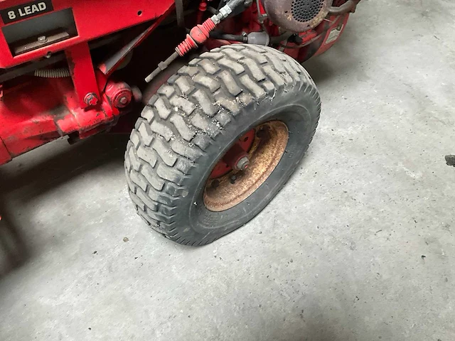 Gravely 12 professional werktuigdrager met veegborstel - afbeelding 8 van  9