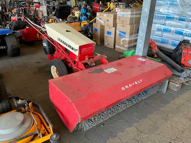 Gravely commercial 12 rolbezem - afbeelding 4 van  9