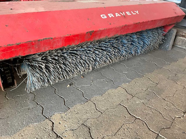 Gravely commercial 12 rolbezem - afbeelding 5 van  9