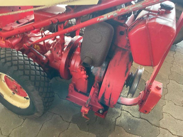 Gravely commercial 12 rolbezem - afbeelding 9 van  9