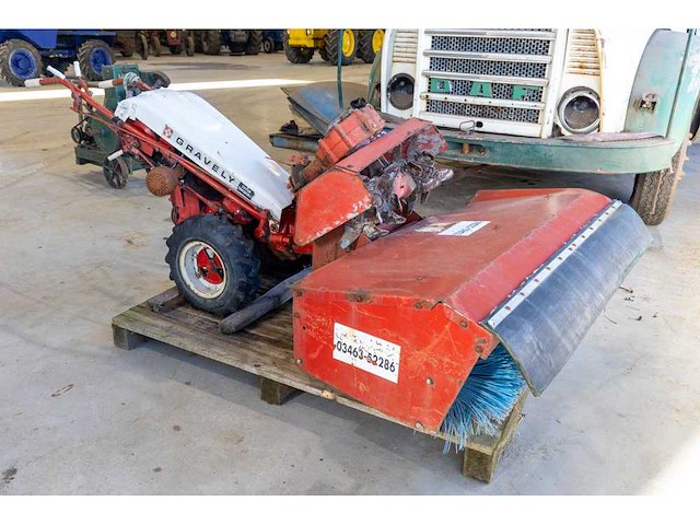 Gravely zelfrijdende veegmachine/freesmachine - afbeelding 1 van  4