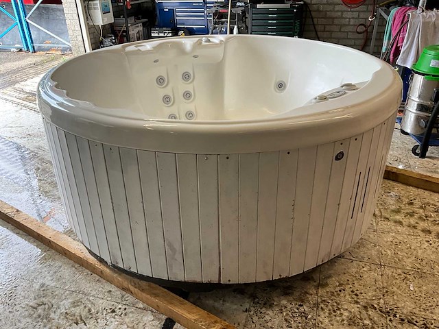 Great lakes jacuzzi - afbeelding 1 van  11