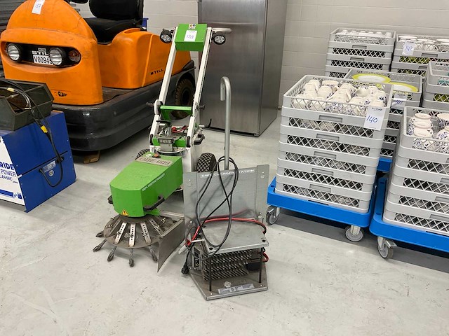 Green weed brush gwb-e400-24 onkruidborstelmachine - afbeelding 1 van  13