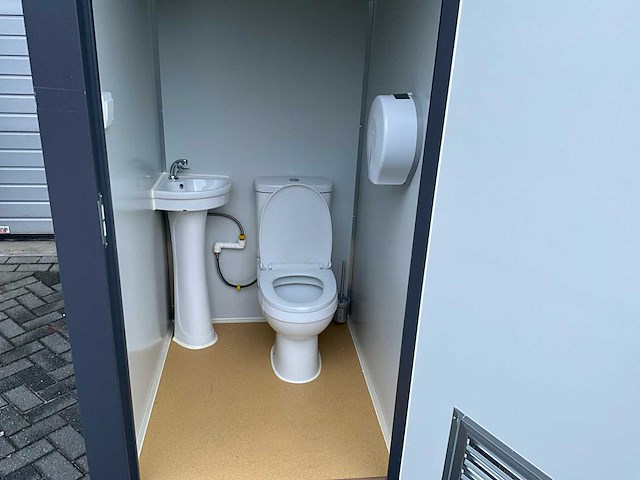 Greenland - 2025 - single toilet - mobiele toilet - afbeelding 14 van  25