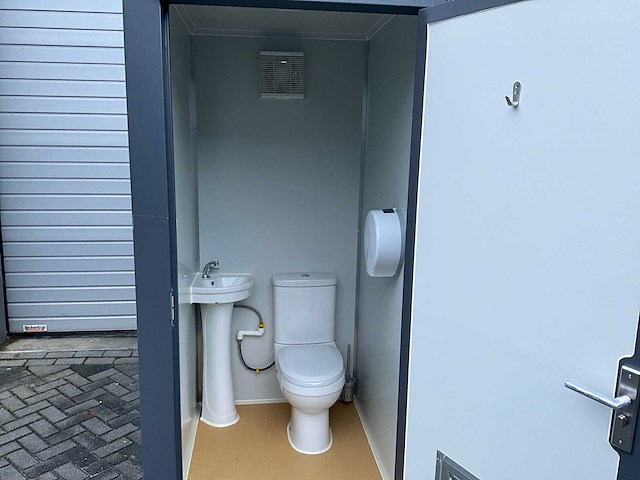 Greenland - 2025 - single toilet - mobiele toilet - afbeelding 20 van  21