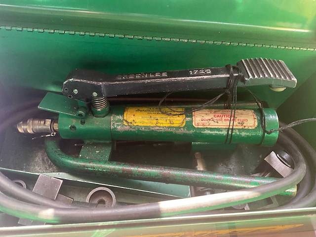 Greenlee 1725 hydraulische voetpomp - afbeelding 1 van  2