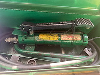 Greenlee 1725 hydraulische voetpomp - afbeelding 1 van  2