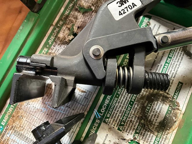 Greenlee slugbuster gatenpons en krimptang - afbeelding 8 van  8