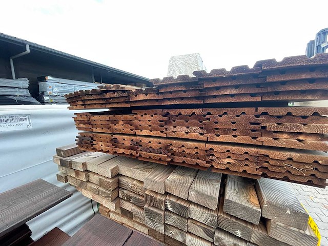 Grenen design profiel bruin geïmpregneerd 5400x140x18mm (97x) - afbeelding 3 van  3