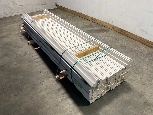 Grenen kozijnprofiel b wit gegrond 300x11x6,6 cm (50x) - afbeelding 1 van  8