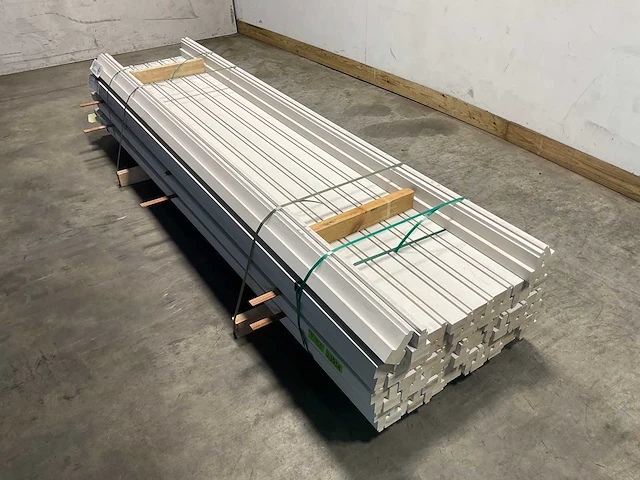 Grenen kozijnprofiel b wit gegrond 300x11x6,6 cm (50x) - afbeelding 1 van  8