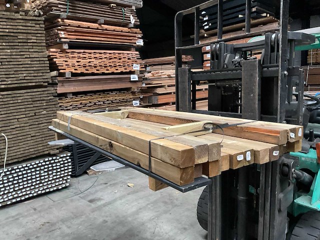 Grenen paal geschaafd - 180x6,8x6,8 cm (17x) - afbeelding 1 van  12