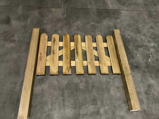 Grenen tuinpoort met palen geïmpregneerd - 100x60 cm (10x) - afbeelding 1 van  3