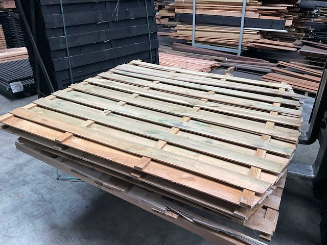 Grenen tuinscherm met toog geïmpregneerd - 180x180 cm (4x) - afbeelding 1 van  3
