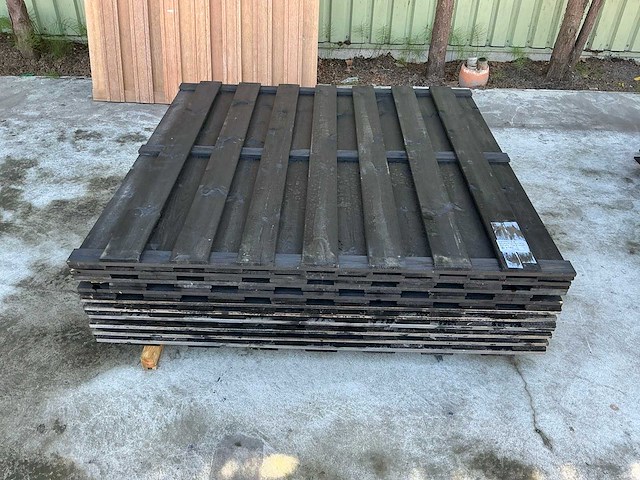 Grenen tuinscherm zwart 18 planks 180x180 cm (10x) - afbeelding 1 van  2