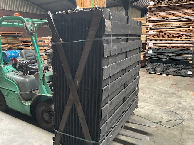 Grenen tuinscherm zwart geïmpregneerd - 180x180 (15x) - afbeelding 1 van  3