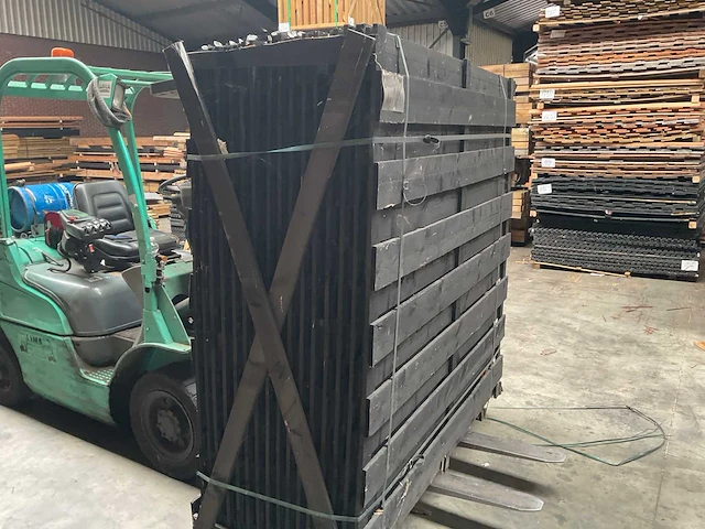 Grenen tuinscherm zwart geïmpregneerd - 180x180 (15x) - afbeelding 1 van  3
