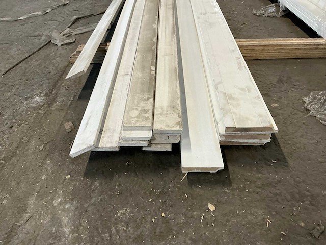 Grenen/mdf plinten diverse afmetingen (18x) - afbeelding 3 van  5