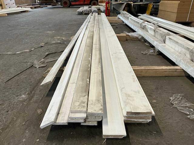 Grenen/mdf plinten diverse afmetingen (18x) - afbeelding 4 van  5