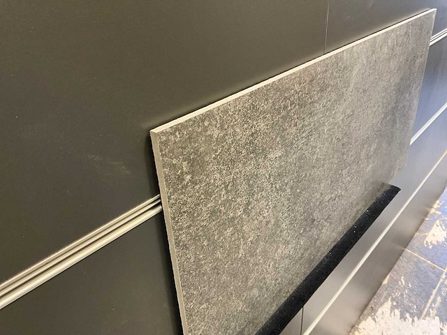 Grespania - urben style antracite - 30 x 60 cm - 35m2 vloertegel - afbeelding 2 van  3