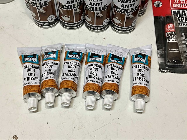 Griffon scrub, lijm, lijmvreter, kneedbaar hout en accelerator (32x) - afbeelding 10 van  11