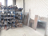 Grijpvoorraad en projectrestanten buizen, kokers, staven, strips, platen in diverse materialen w.o. alumini... - afbeelding 1 van  7