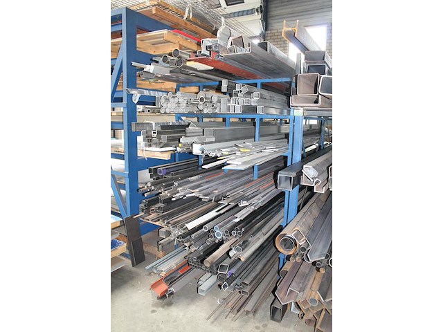 Grijpvoorraad en projectrestanten buizen, kokers, staven, strips, platen in diverse materialen w.o. alumini... - afbeelding 6 van  7
