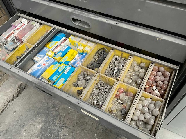 Grijpvoorraadkast met inhoud - afbeelding 9 van  12
