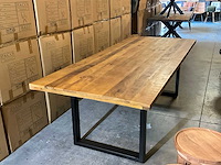 Grilly eetkamertafel - afbeelding 1 van  10