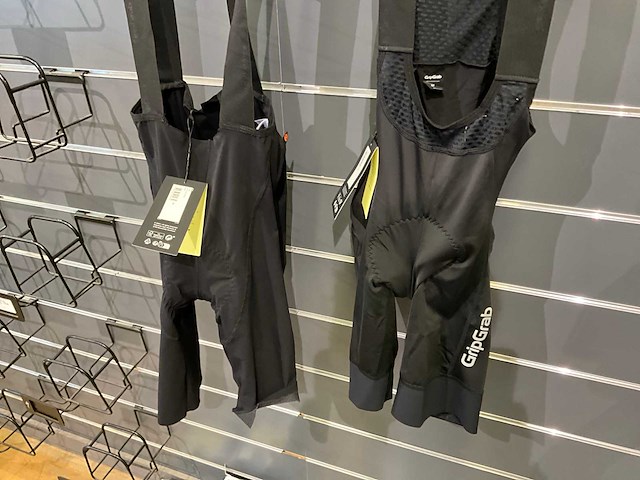 Gripgrab grinta/pacr korte fietsbroek - m (2x) - afbeelding 2 van  5