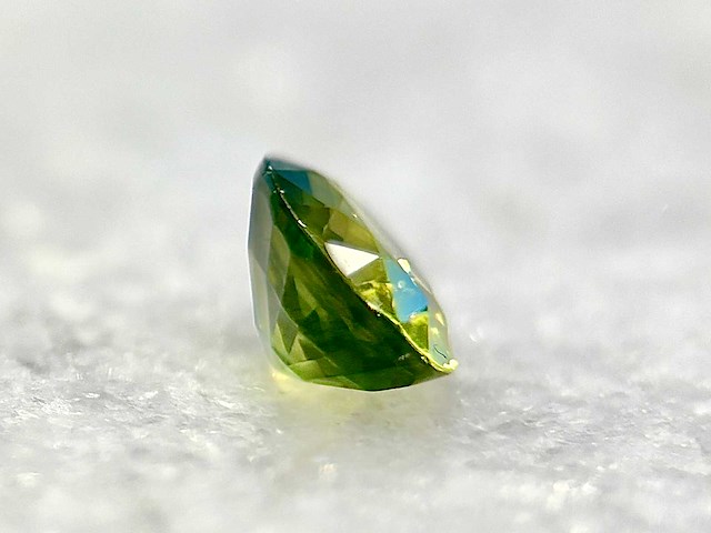 Groene saffier 1.04 carat natuurlijke groene saffier - afbeelding 4 van  5