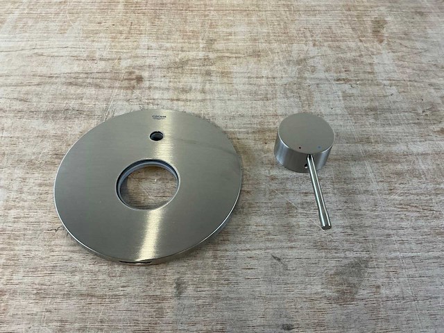 Grohe essence new 19285dc1 badkraan - afbeelding 1 van  4