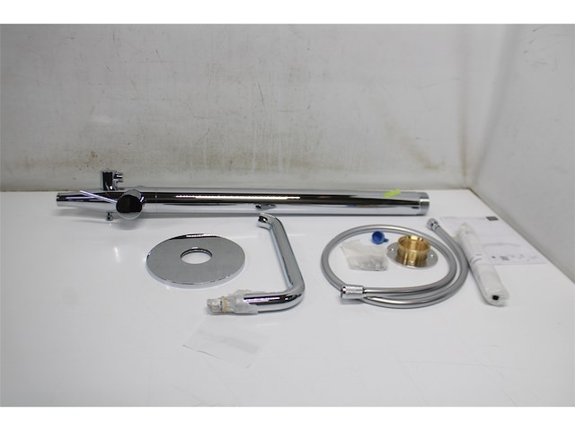 Grohe essence new badkraan vrijstaand inclusief doucheset exclusief installatiedeel chroom - afbeelding 3 van  4