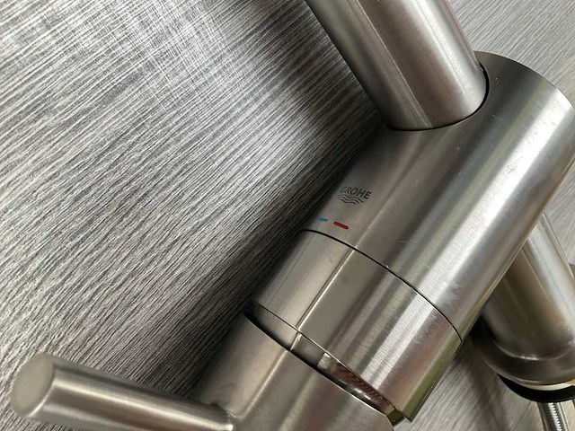 Grohe keukenmengkraan rvs met uittrekbare sproeier - afbeelding 9 van  9