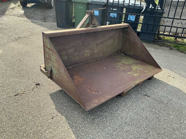 Grondbak (kiepend) tractor - afbeelding 8 van  14